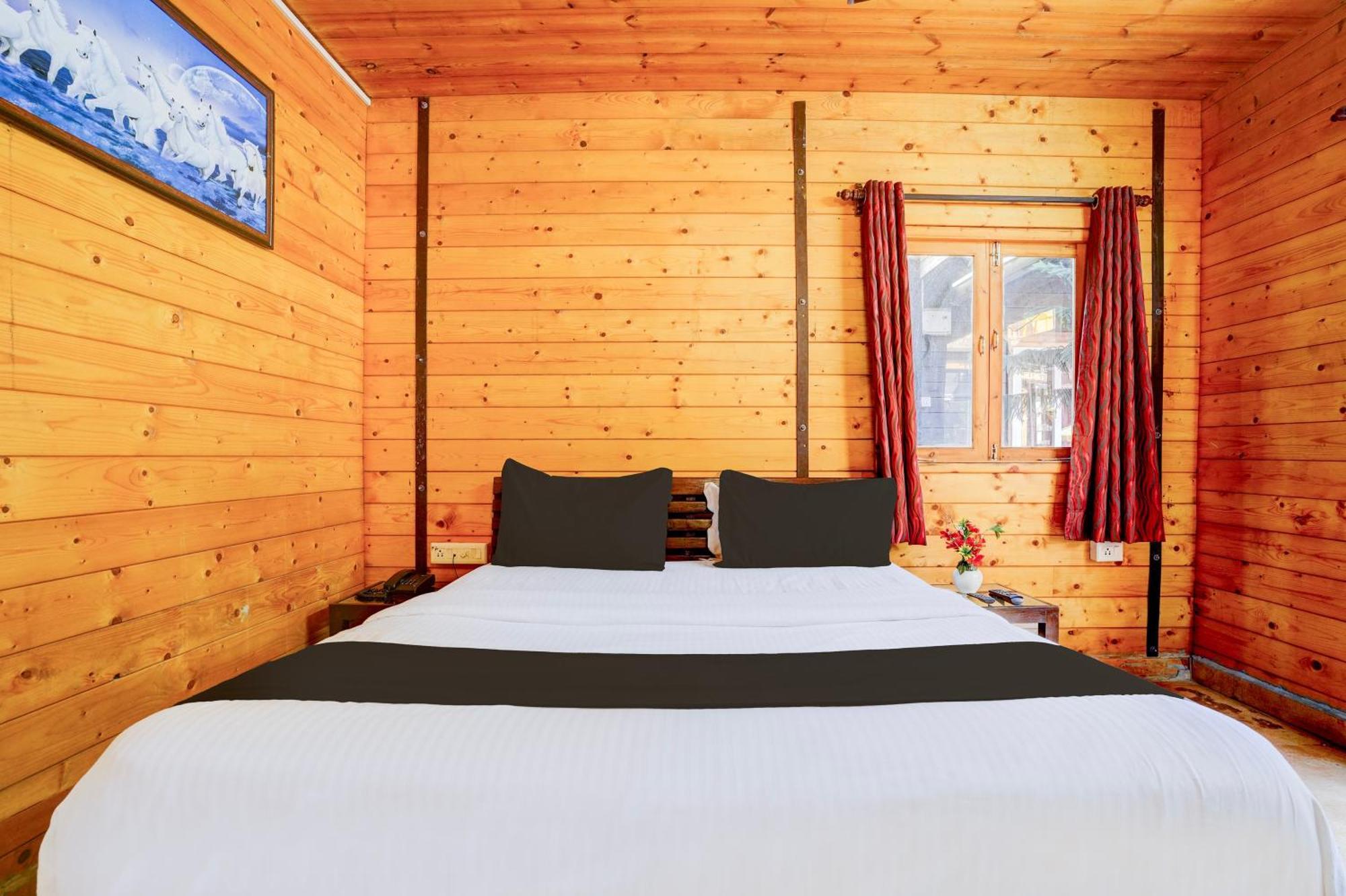 Super Townhouse Morjim Hotell Eksteriør bilde