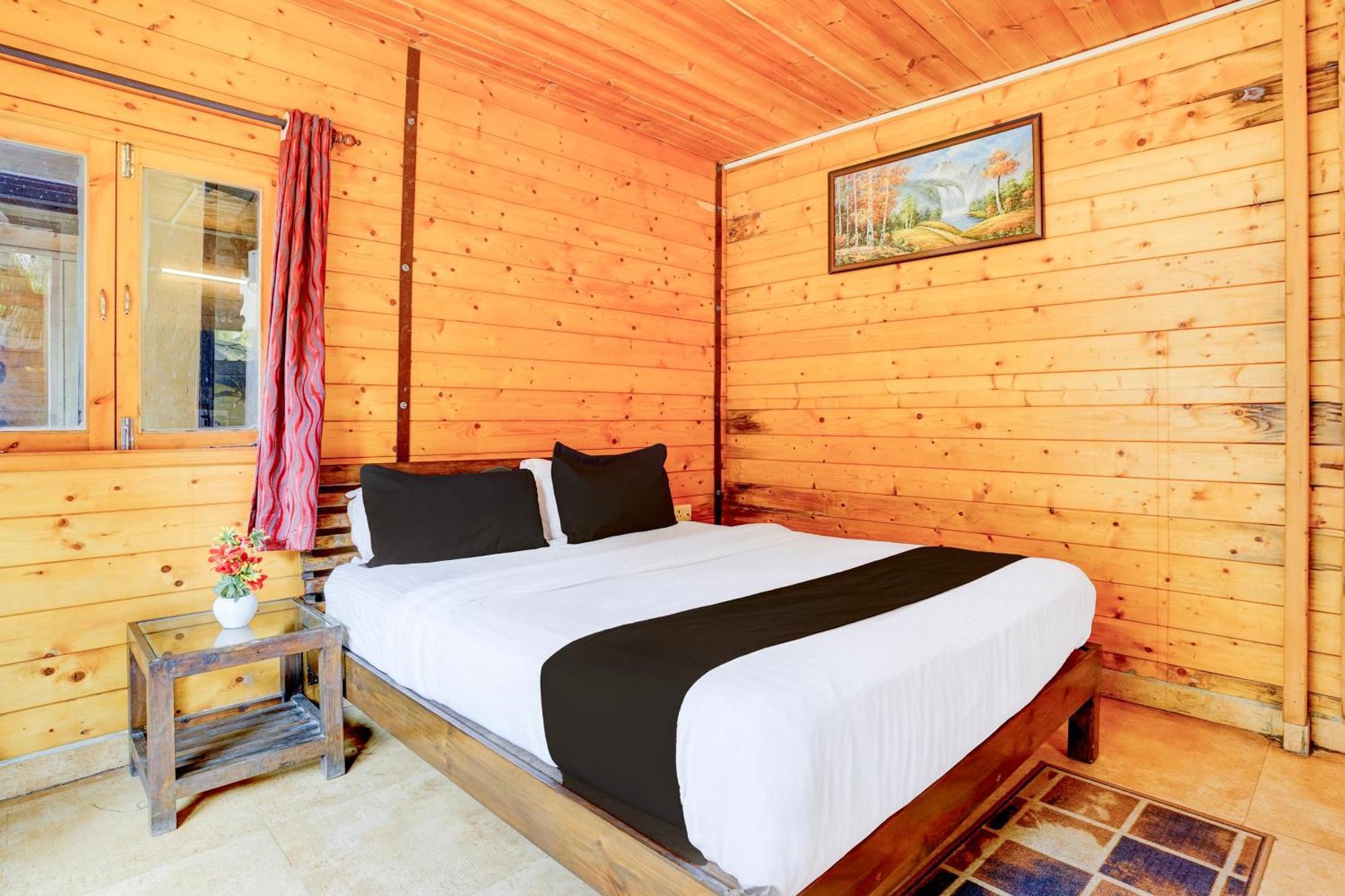 Super Townhouse Morjim Hotell Eksteriør bilde