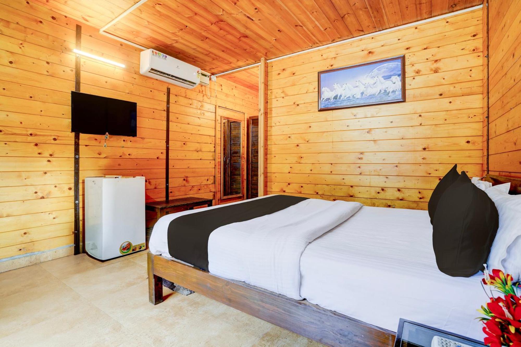 Super Townhouse Morjim Hotell Eksteriør bilde