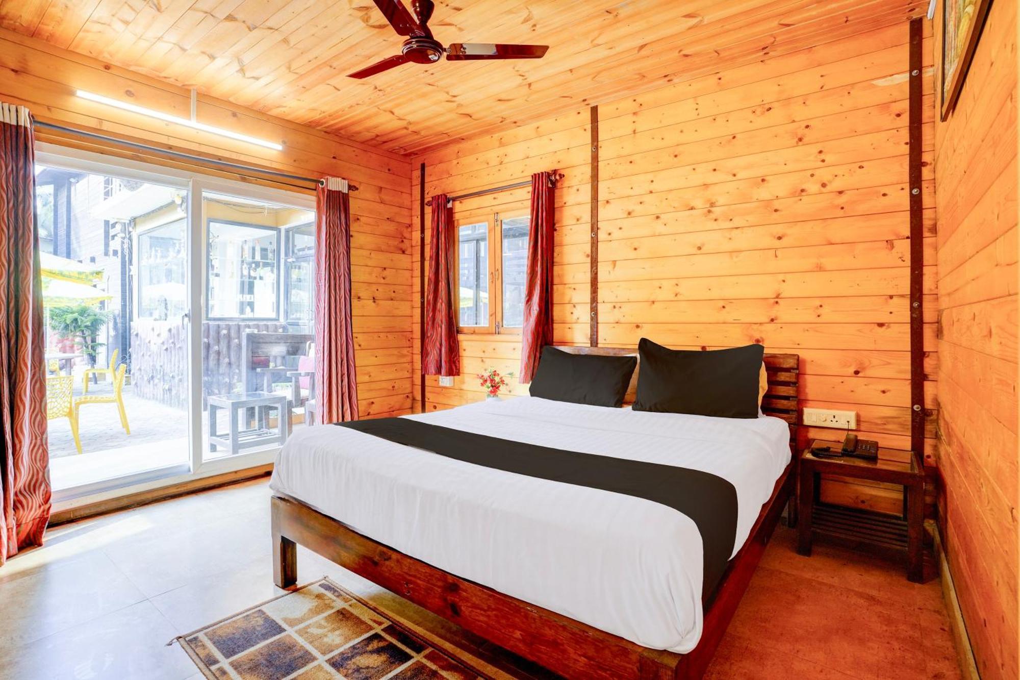 Super Townhouse Morjim Hotell Eksteriør bilde
