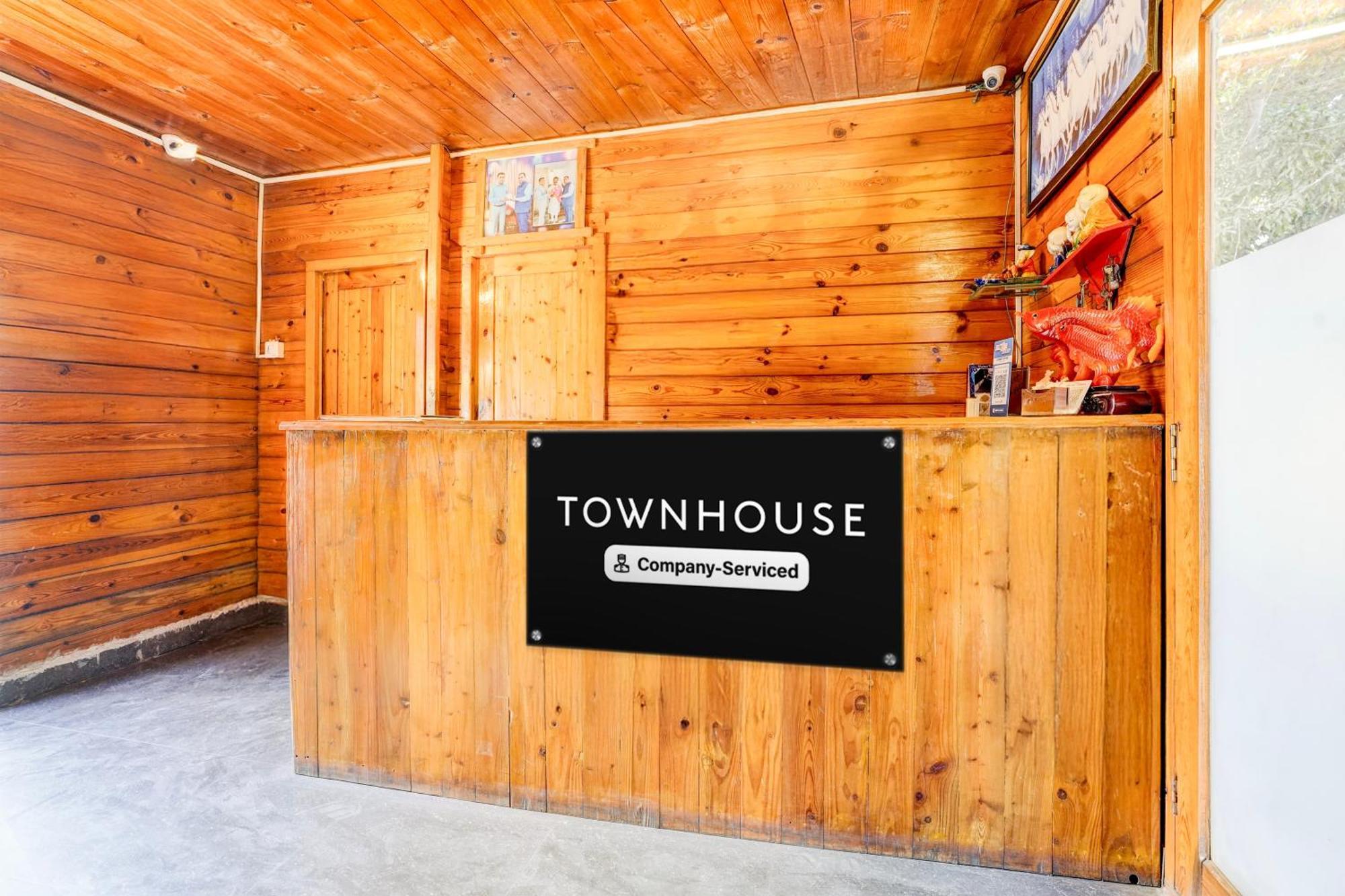 Super Townhouse Morjim Hotell Eksteriør bilde