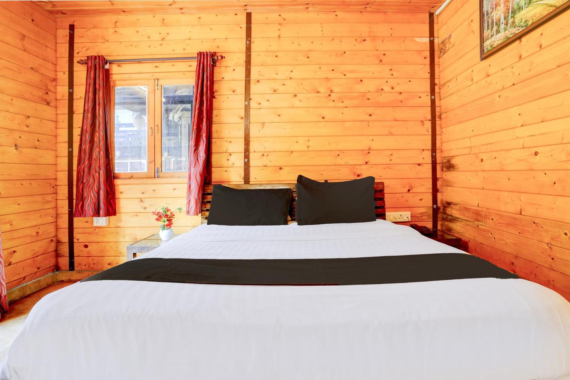Super Townhouse Morjim Hotell Eksteriør bilde