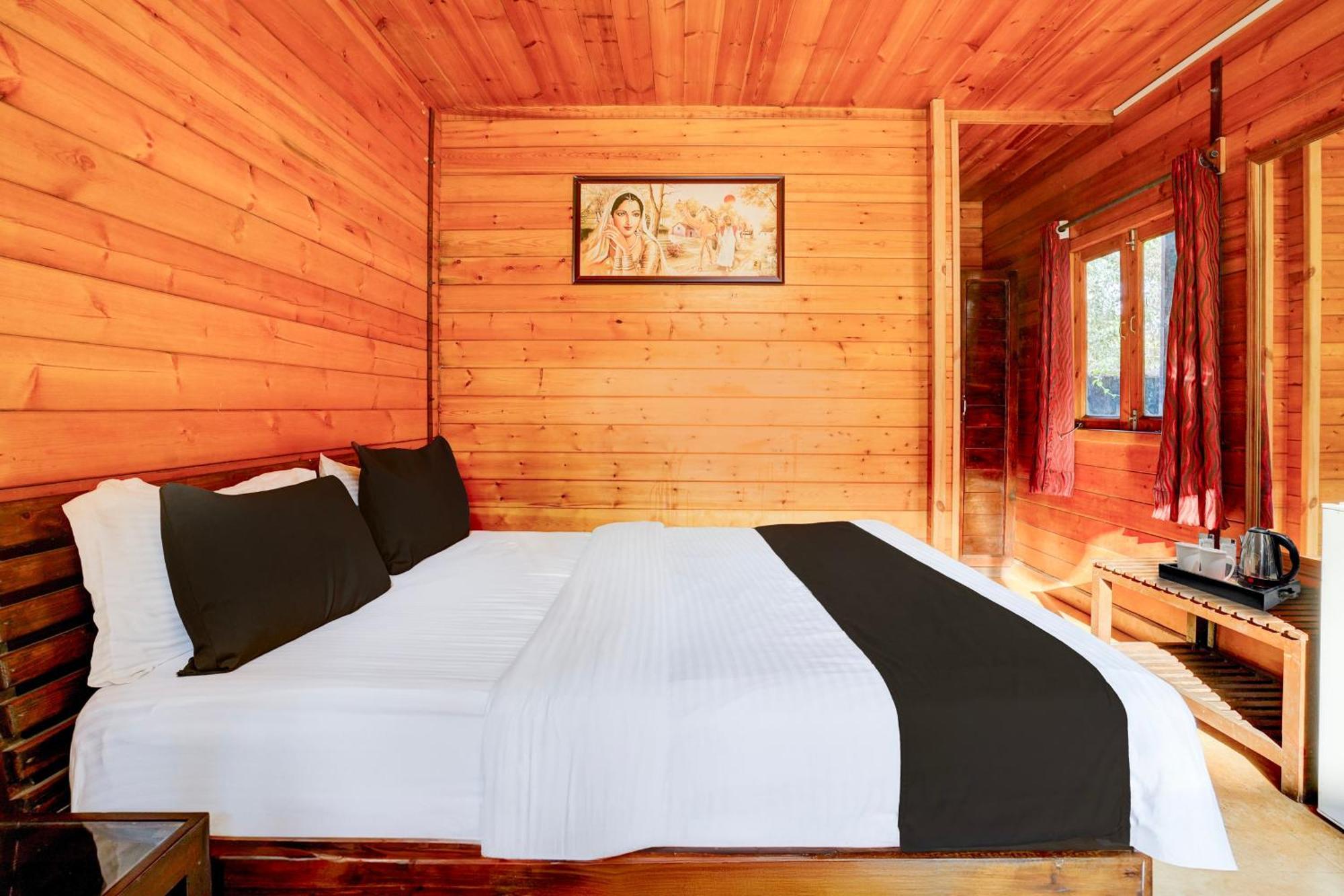 Super Townhouse Morjim Hotell Eksteriør bilde