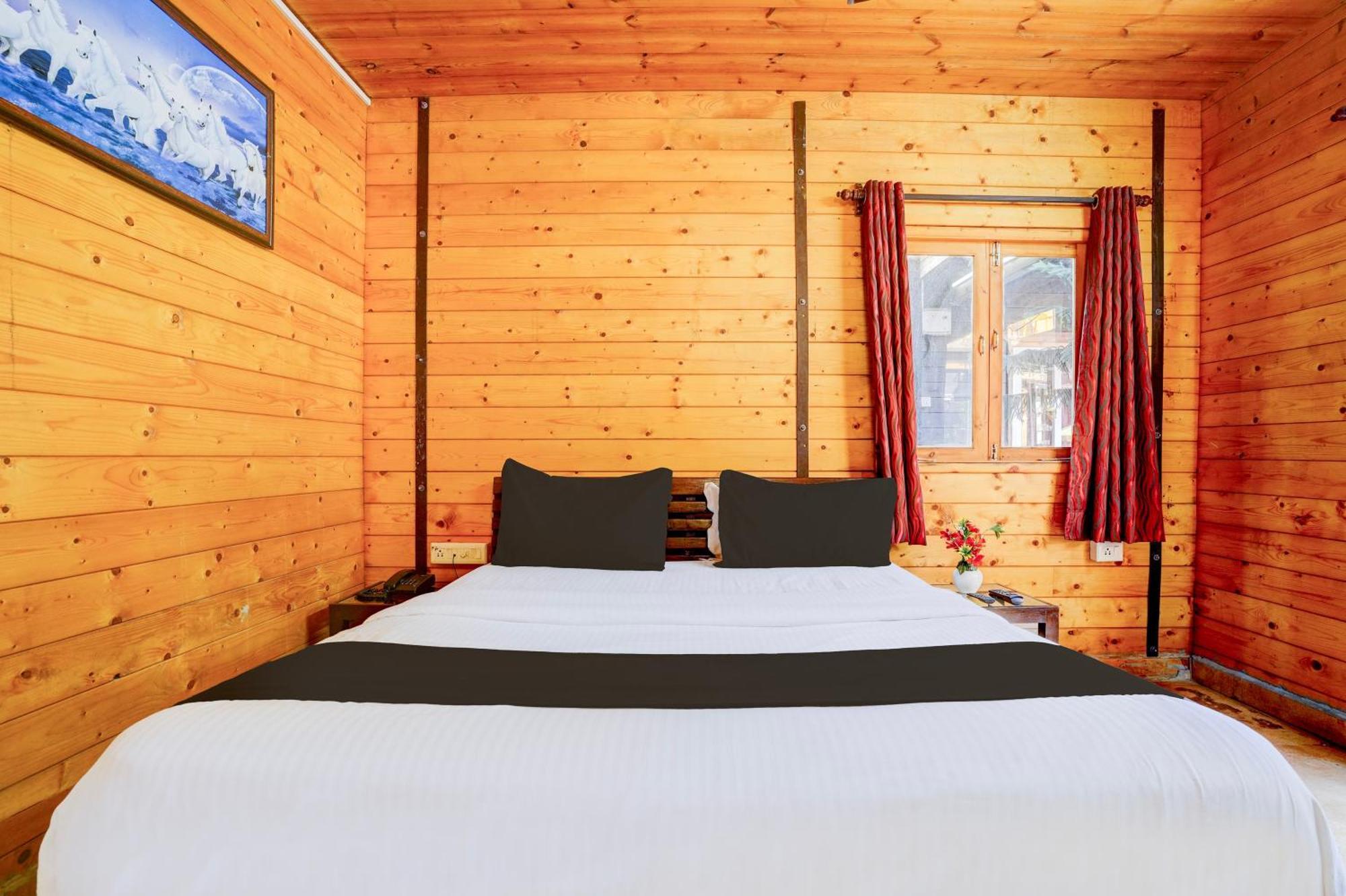 Super Townhouse Morjim Hotell Eksteriør bilde