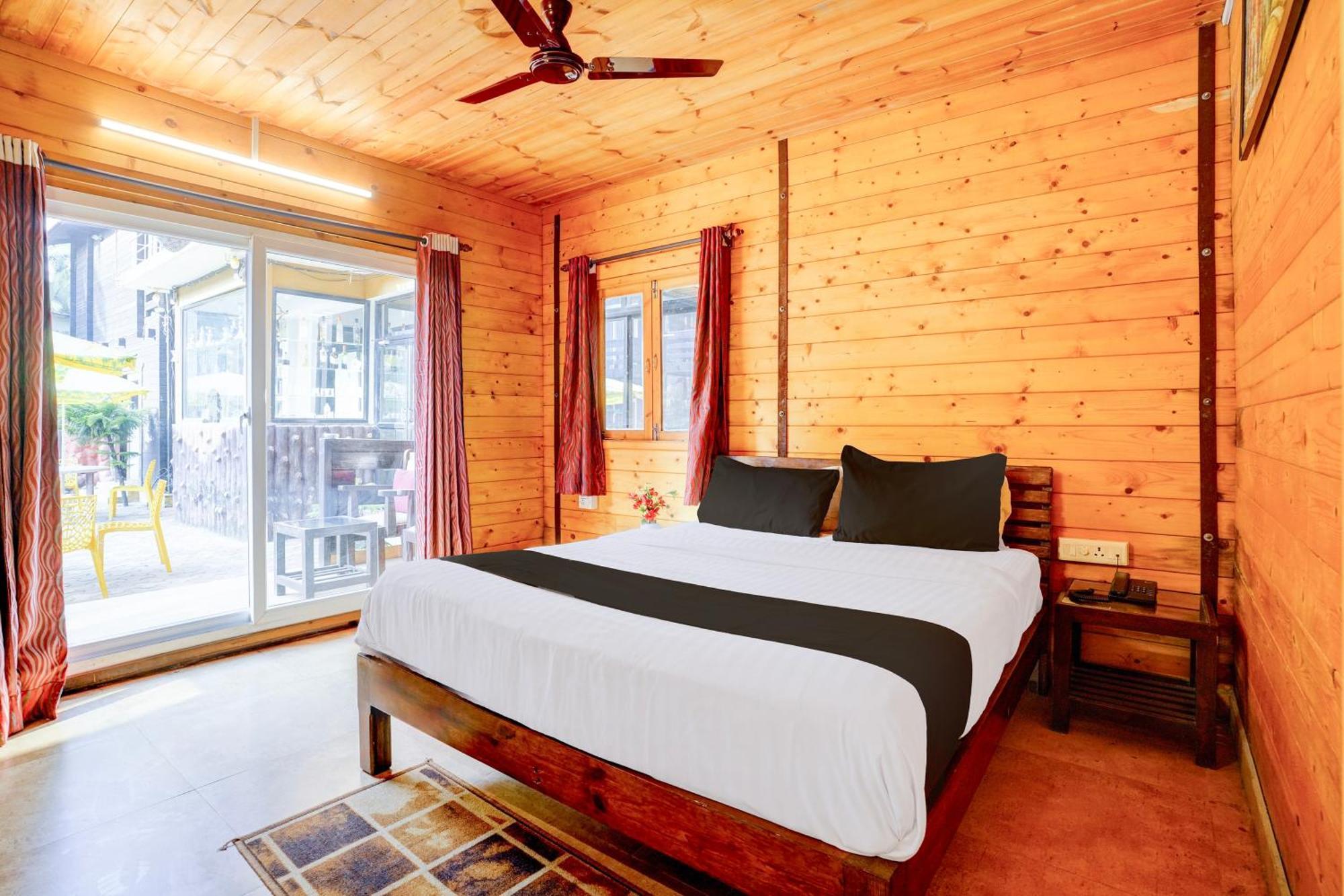 Super Townhouse Morjim Hotell Eksteriør bilde
