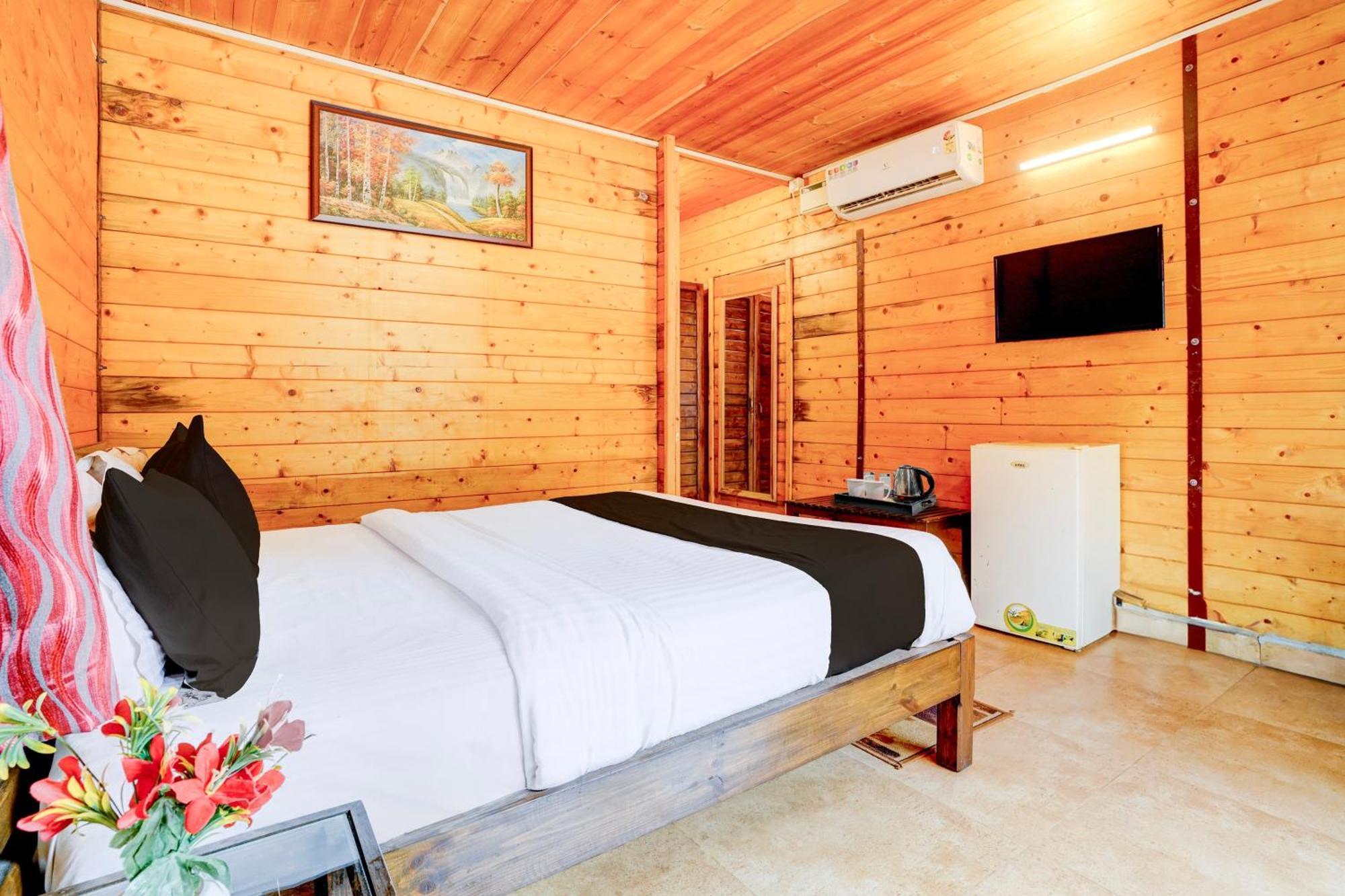 Super Townhouse Morjim Hotell Eksteriør bilde