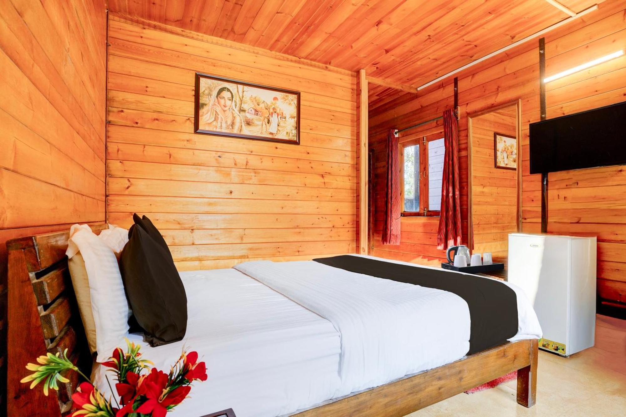 Super Townhouse Morjim Hotell Eksteriør bilde
