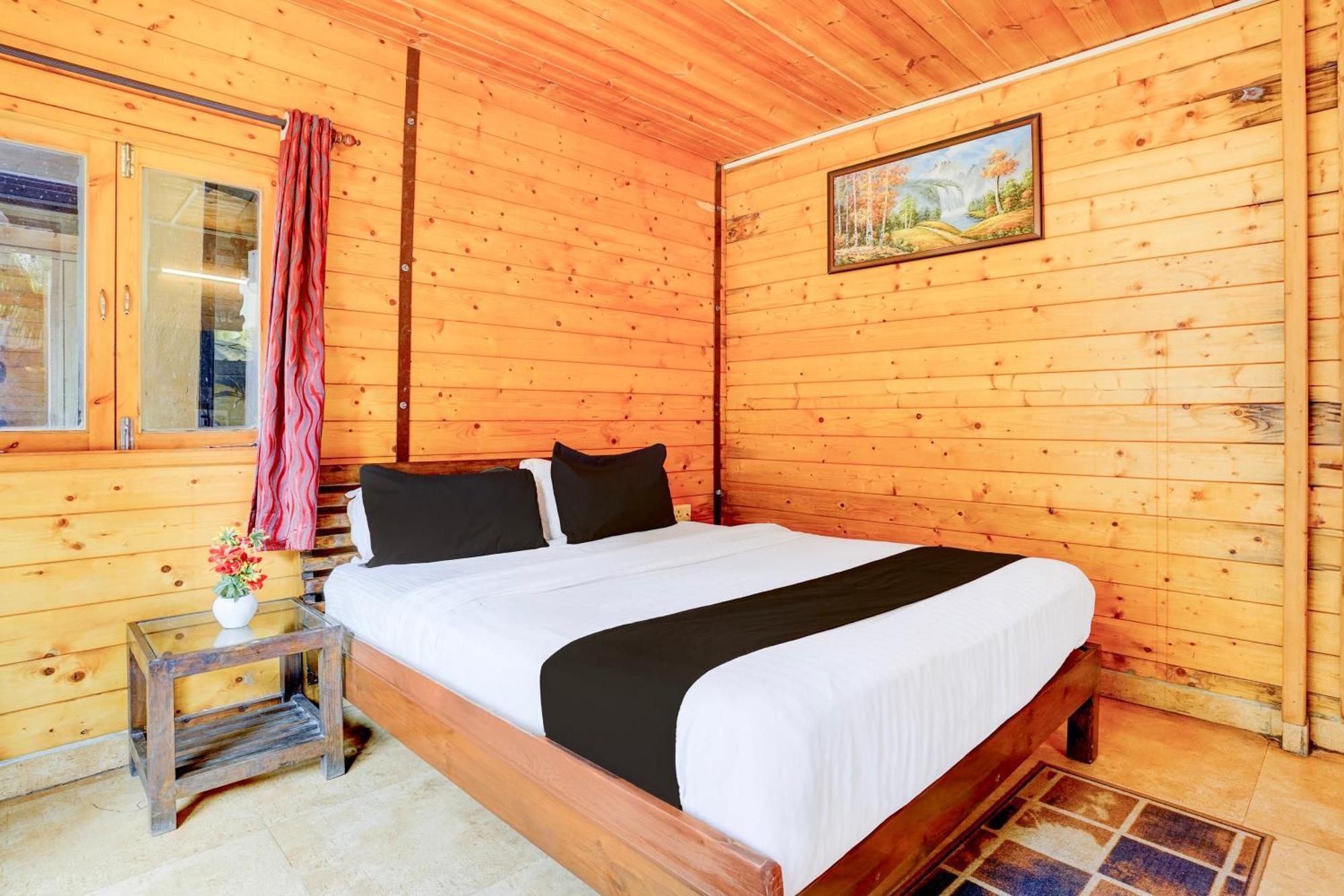 Super Townhouse Morjim Hotell Eksteriør bilde