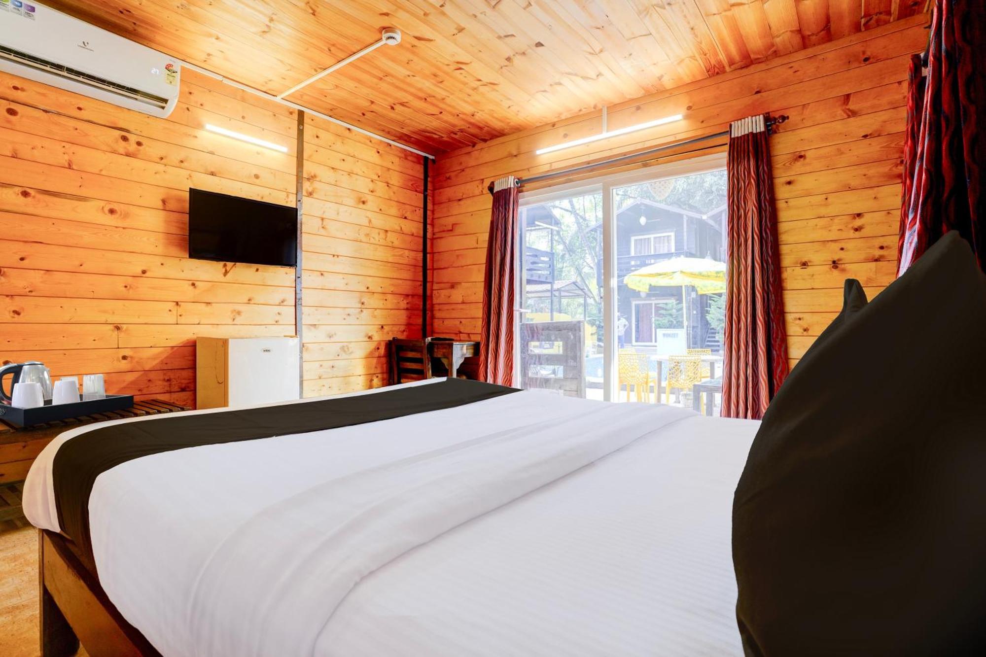 Super Townhouse Morjim Hotell Eksteriør bilde